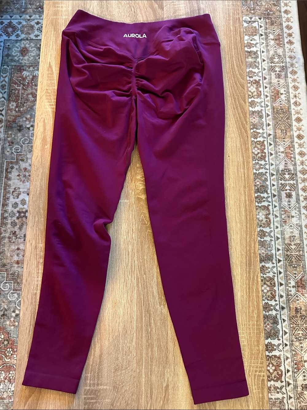 Bundle of leggings, Fabletics and Amazon - Picture 5 of 5